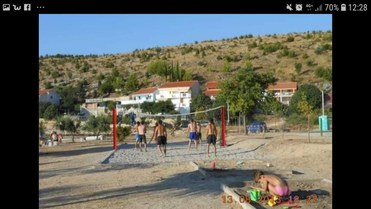 אוברובץ Apartmani Ana - Meka Draga מראה חיצוני תמונה