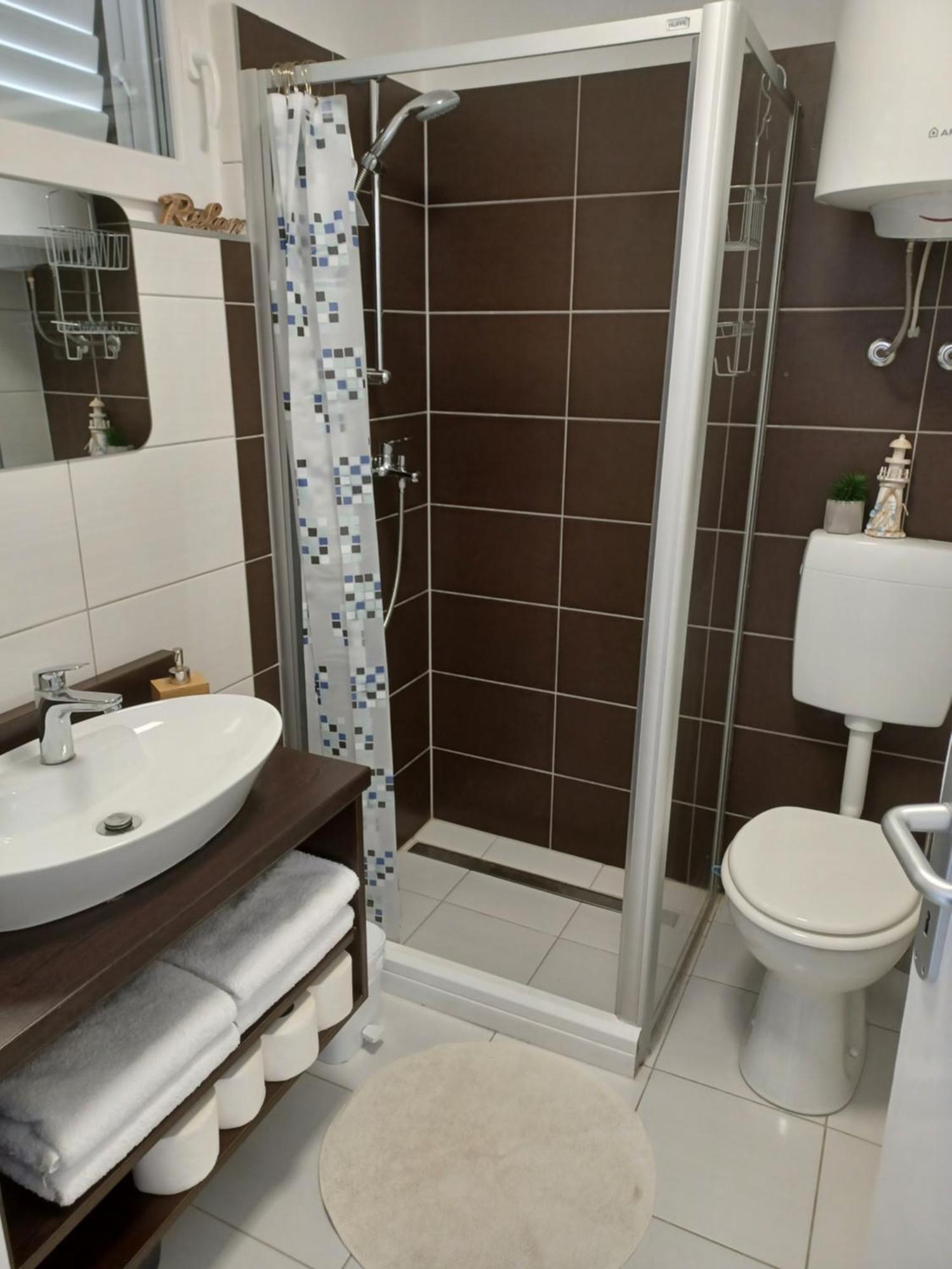 אוברובץ Apartmani Ana - Meka Draga מראה חיצוני תמונה